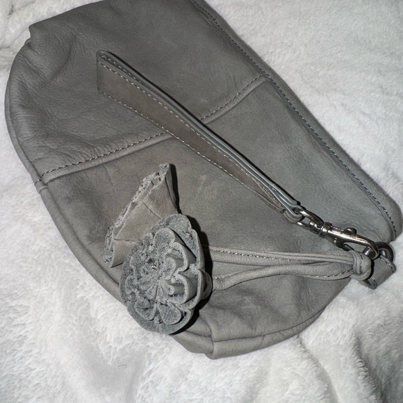 Ann Tayler Loft suede wristlet. - Picture 4 of 11